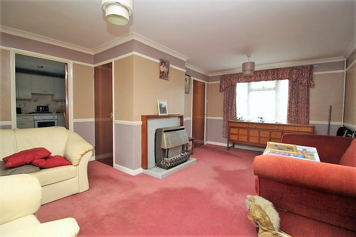 3 bed property in Kestrel Way, Reading